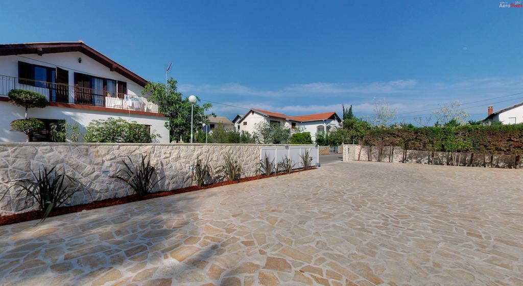 Paradise Resort Vanesa Vir Exterior photo