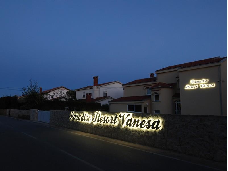 Paradise Resort Vanesa Vir Exterior photo